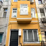 Yellowhouse Room 1